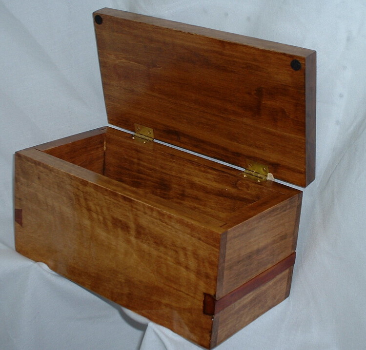 Simple jewelry box